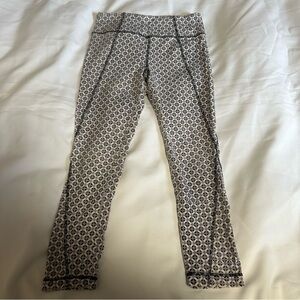 Womens Aramark Geometric Patterned capri Leggings